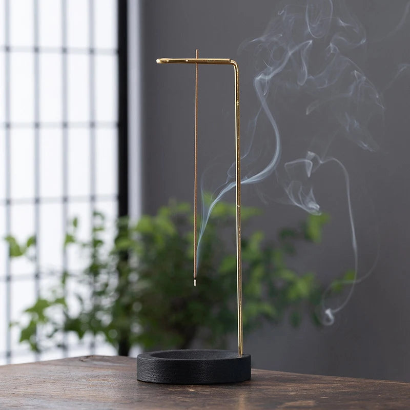 ZenBurn – minimalistyczny stojak na kadzidła z drewna i metalu