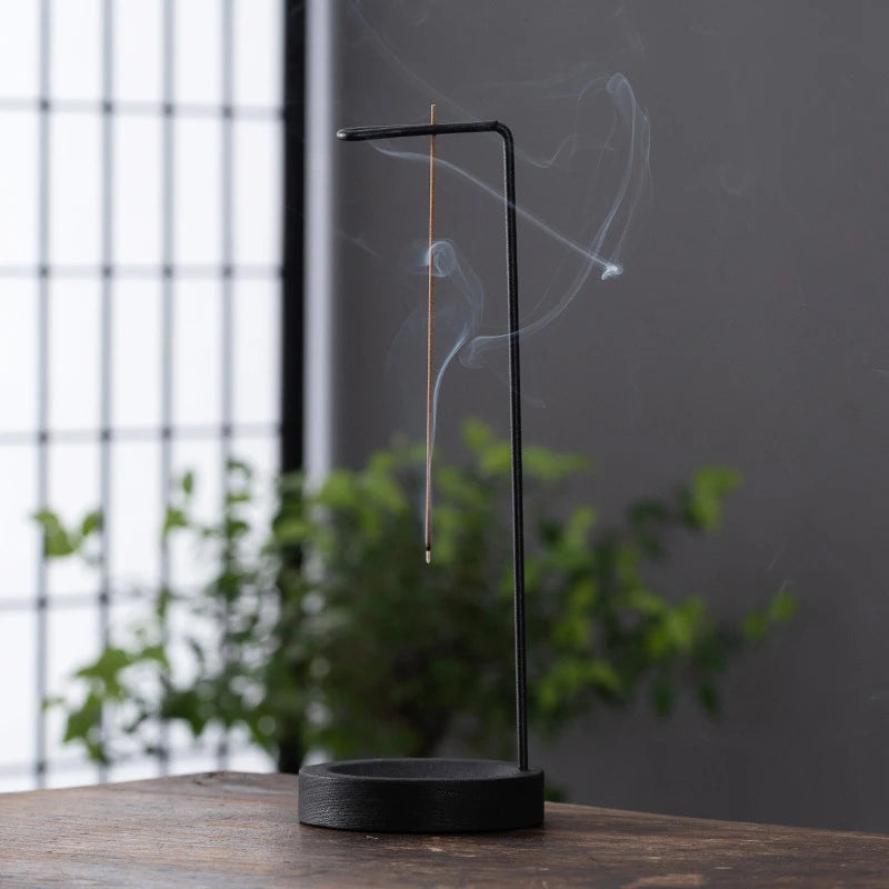 ZenBurn – minimalistyczny stojak na kadzidła z drewna i metalu